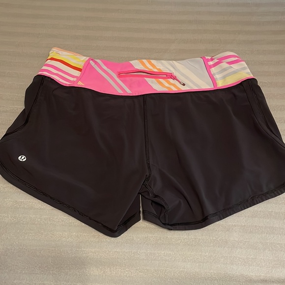 Women’s Lululemon shorts, size 8 - Picture 3 of 7